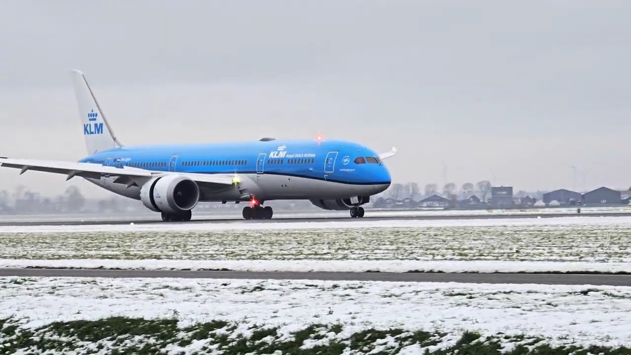 ❄️🛬 Ice-Cold Runway, Smooth Winter Arrival At Amsterdam Schiphol ✨ #Aviation #PlaneSpotting