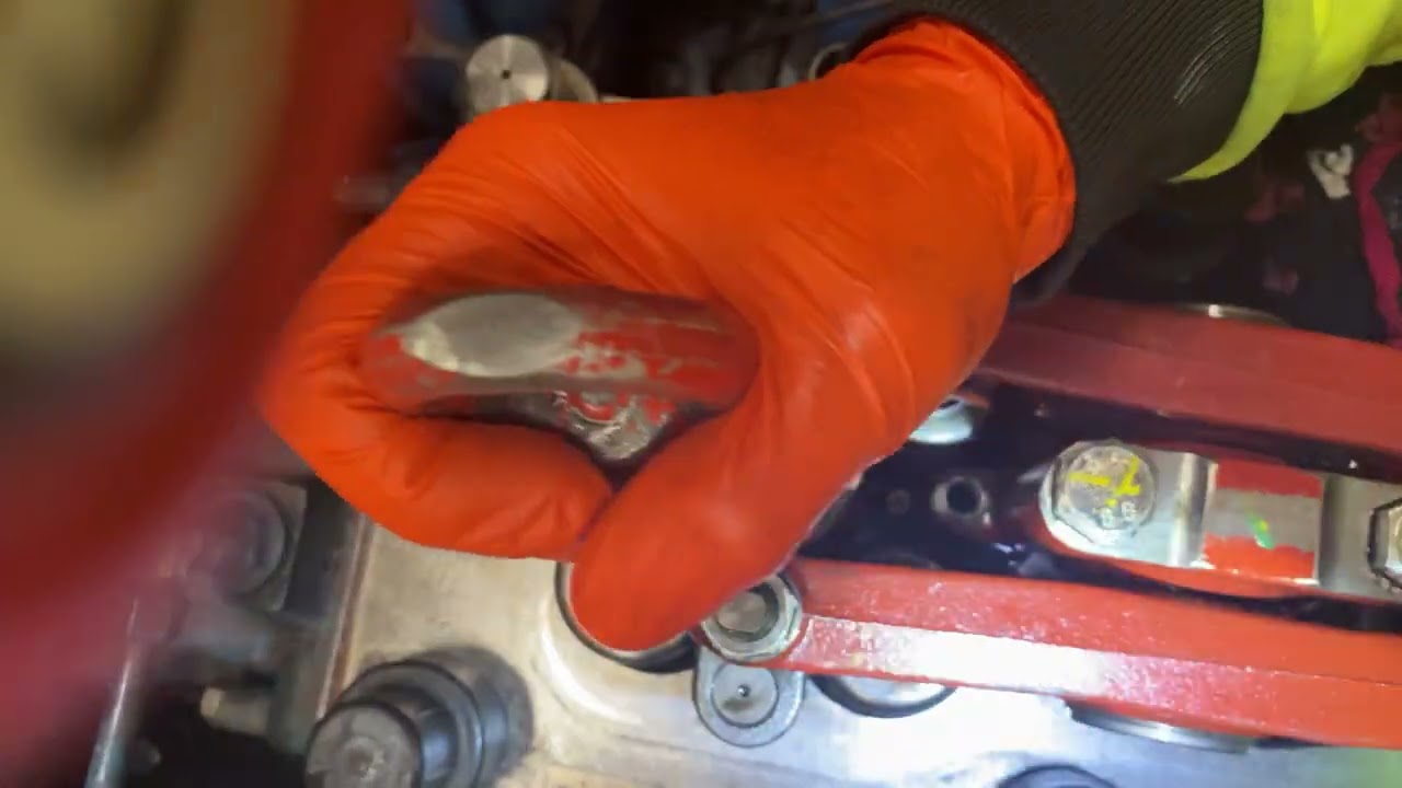 Change the injector on the Wartsil 8L20 engine