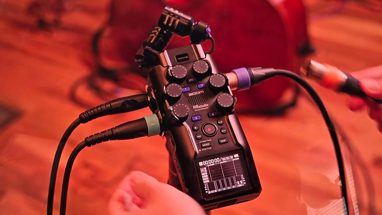 Zoom H6 Studio... How does this compare to the Zoom H5 Studio. What's the difference? 🤔