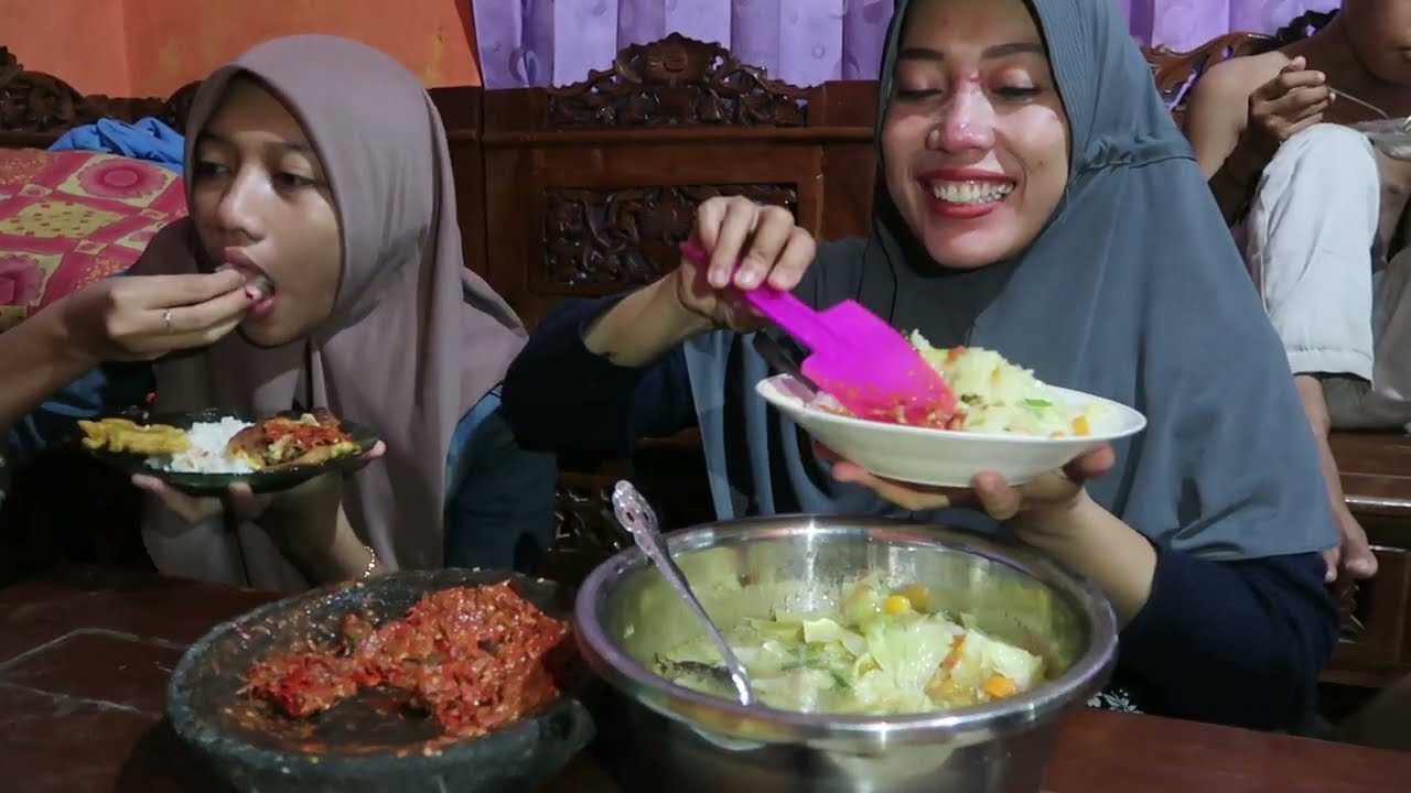 SAHUR MASAK MENU FAVORIT ANAK WADON ‼️ MESKI PADA NGANTUK AKHIRNYA PADA LAHAB MAKAN
