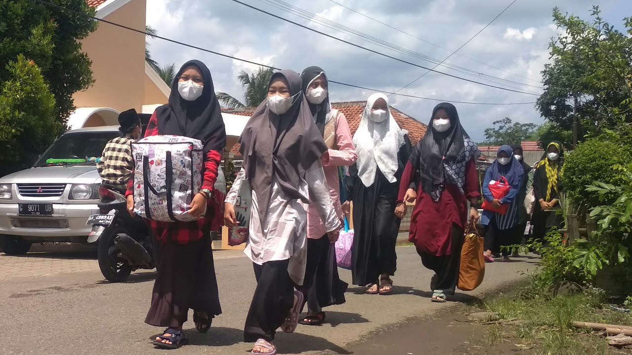 Santri Putri An Nawawi Berjan Purworejo