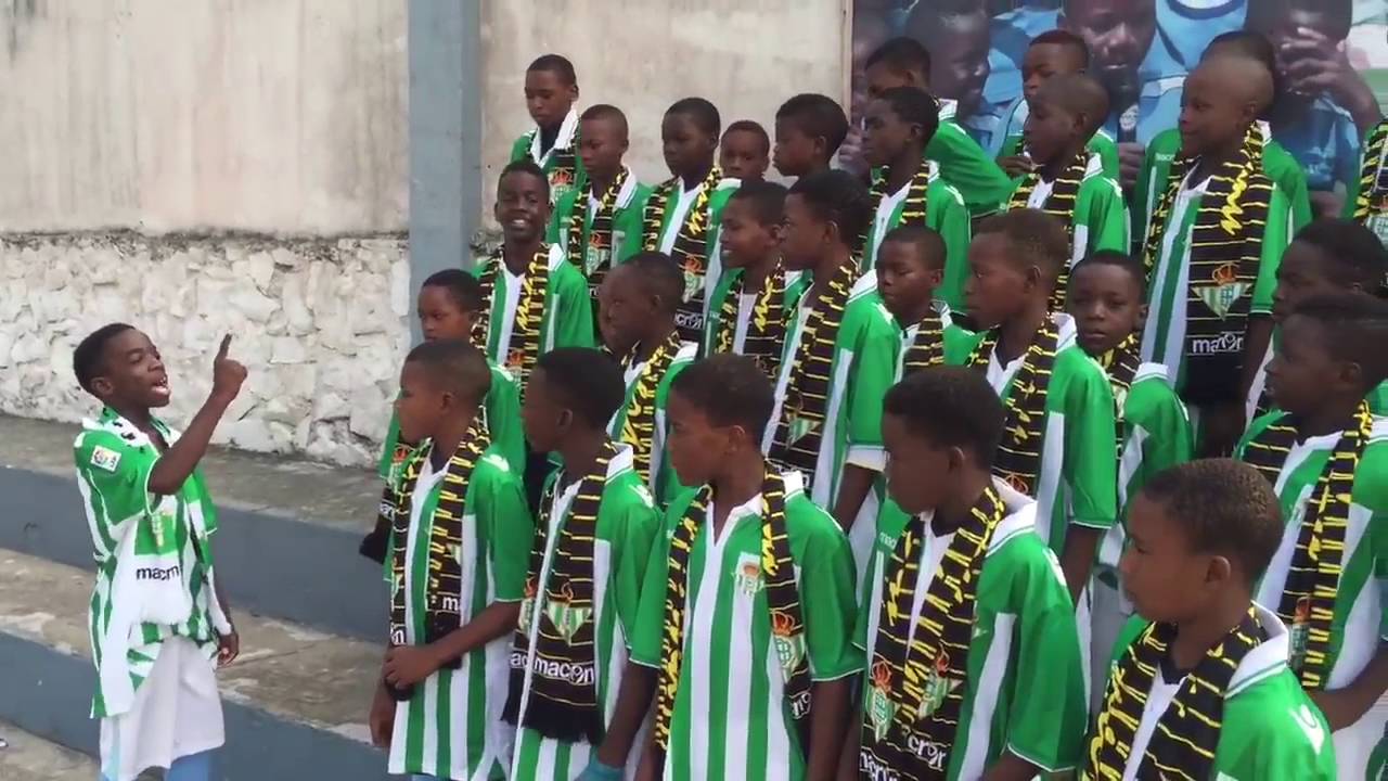 Los niños del campus de Benjamín sueñan con jugar en el Betis