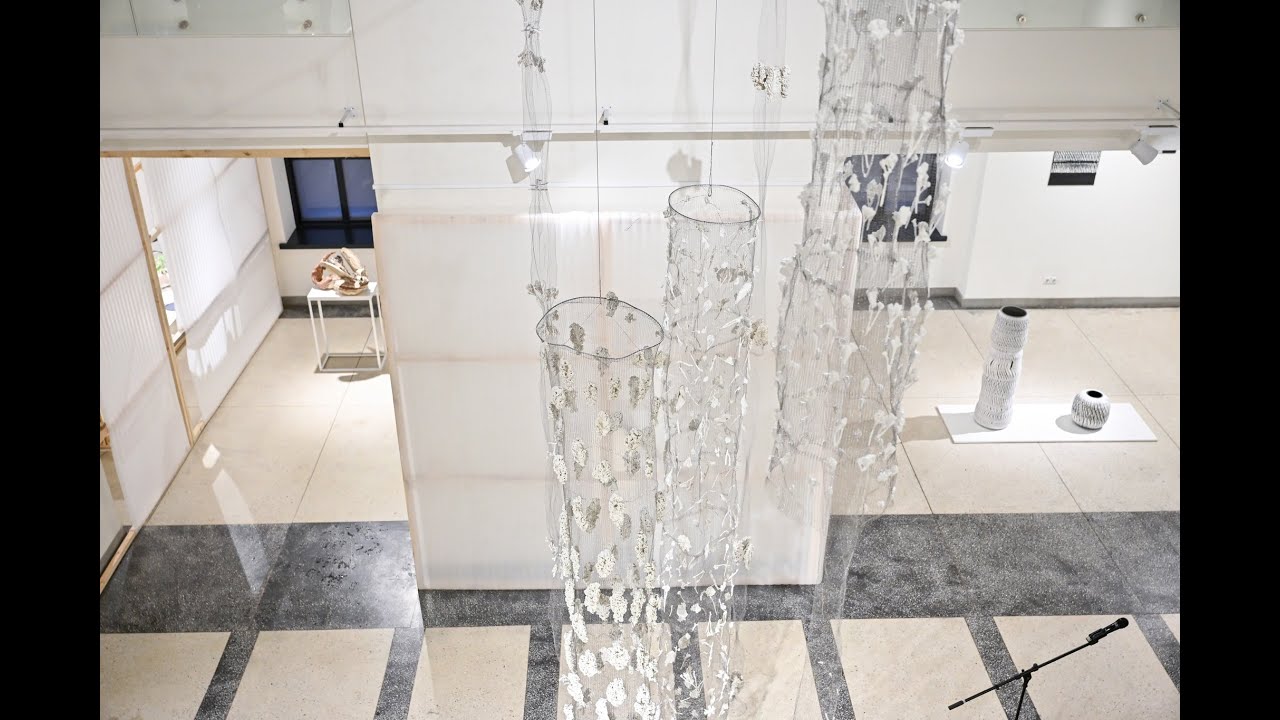 Dailės galerijoje atidaryta Vilniaus dailės akademijos Keramikos katedros paroda „Daugiabalsė žemė“