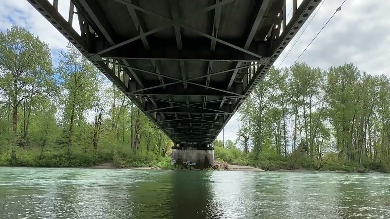 Recording Traffic Sounds Under a bridge with a Zoom M4