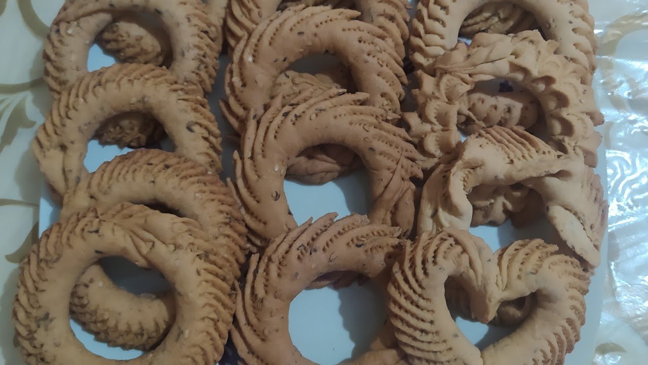 كعك بلدي لي غادي بحماقو عليه ناس  مسفيوي مئة بلمئة مع طرق نقش مختلفة ومقادير مضبوطة يستحق تجربة