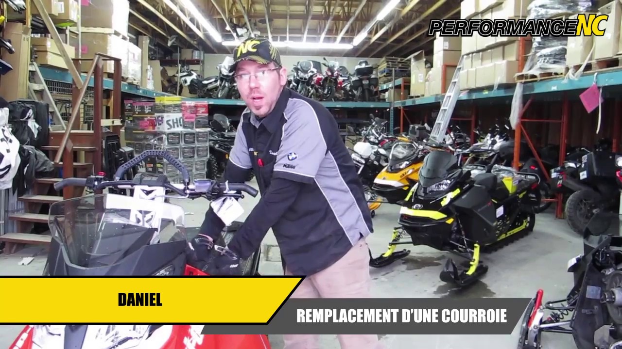 Comment remplacer une courroie sur un Ski-Doo?