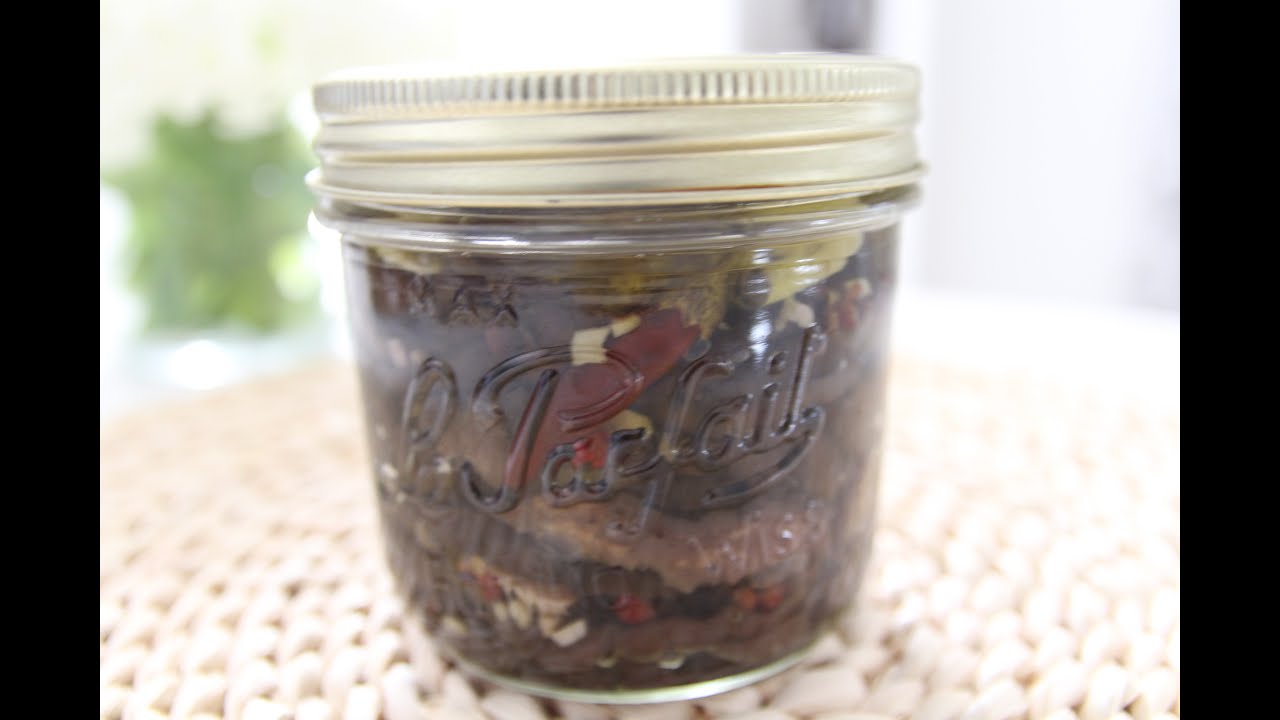 Conserve d'aubergines marinées à l'huile