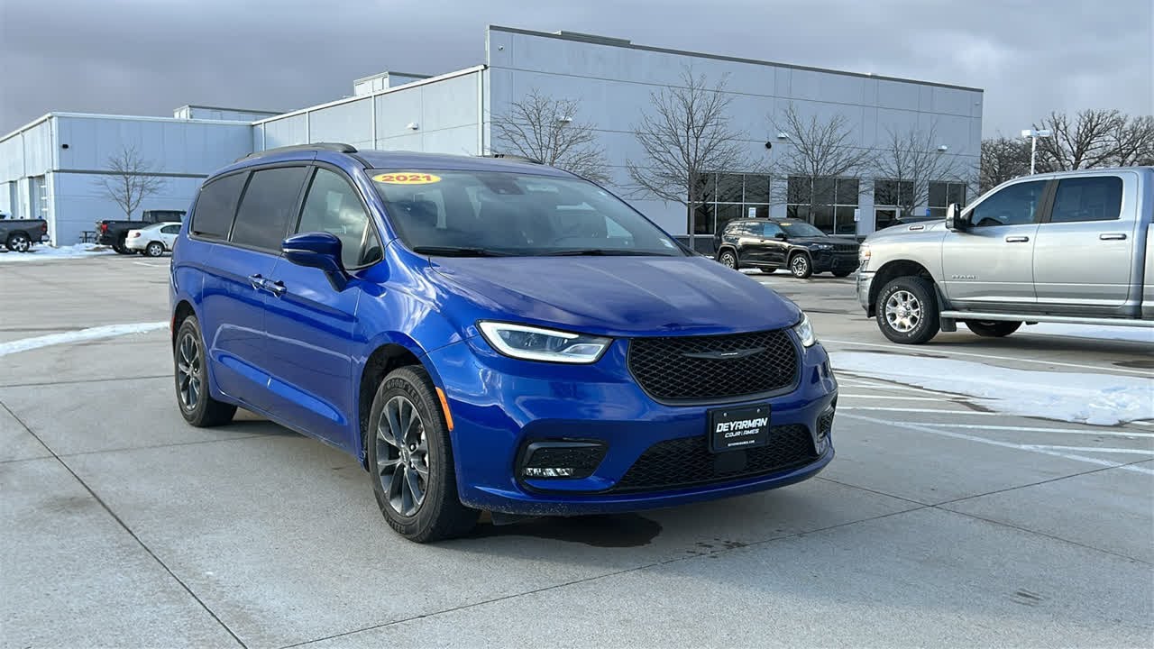 2021 Chrysler Pacifica Touring L Ames, Boone, Ankeny, Johnston, Altoona Iowa