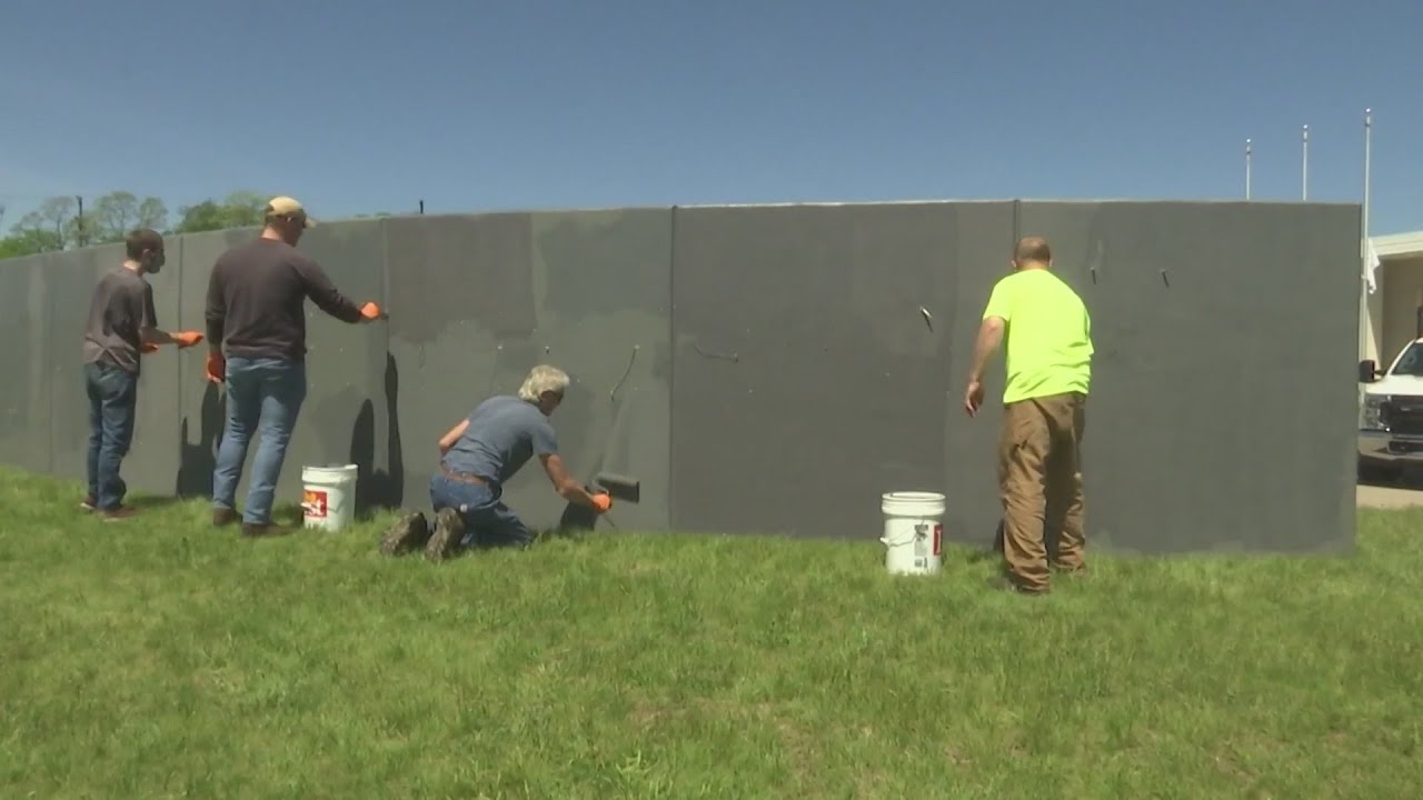 Community members help clean up Rockford police station after Saturday protest