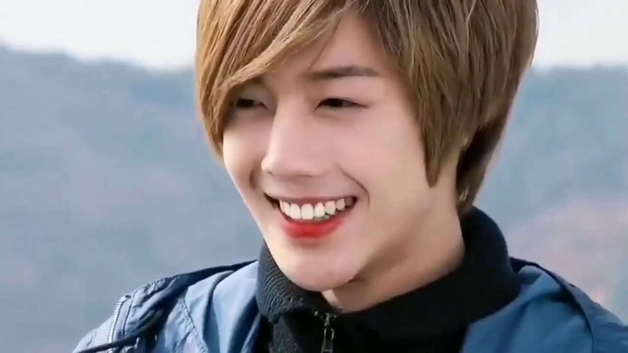 'Ho&agrave;ng tử bạch m&atilde;' Ji Hoo (Kim Hyun Joong) của 