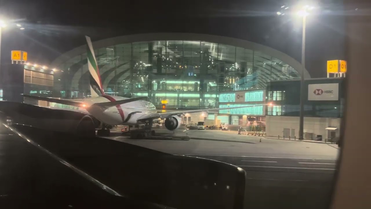 EK148 landing @ Dubai Airport from Amsterdam