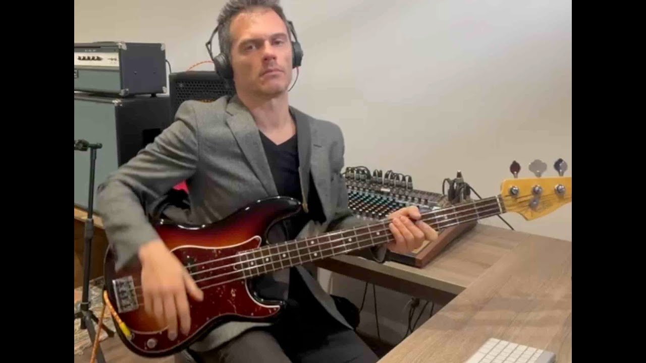 Stuck In The Middle With You_bass_cover