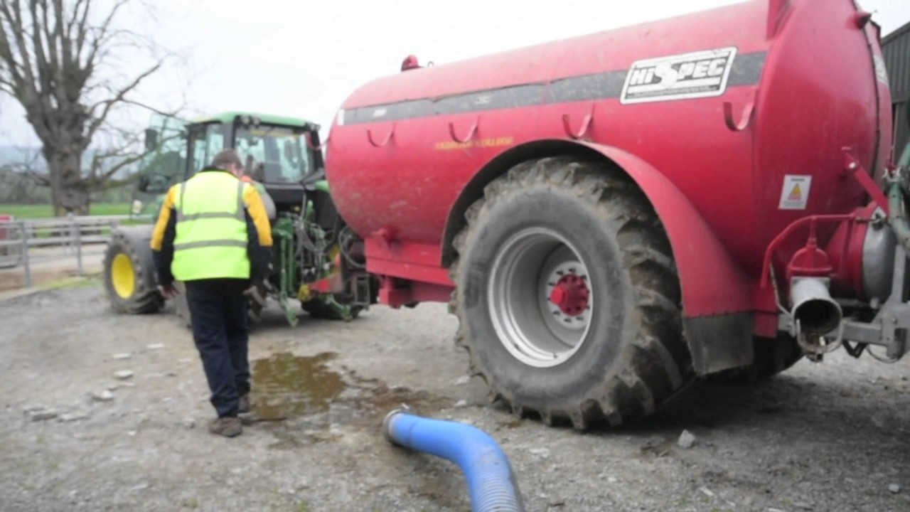 Slurry at Teagasc Kildlaton College with Hi-Spec/Bomech Trailing Shoe