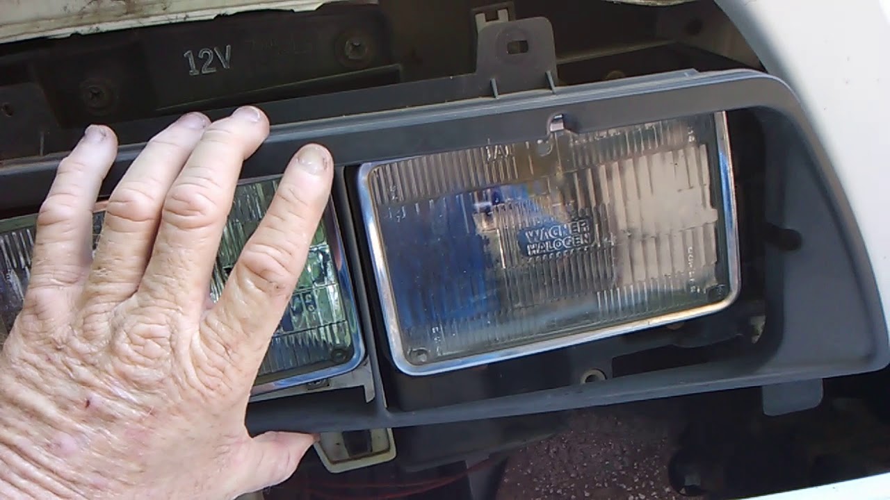 Isuzu NPR HD Headlight replacement
