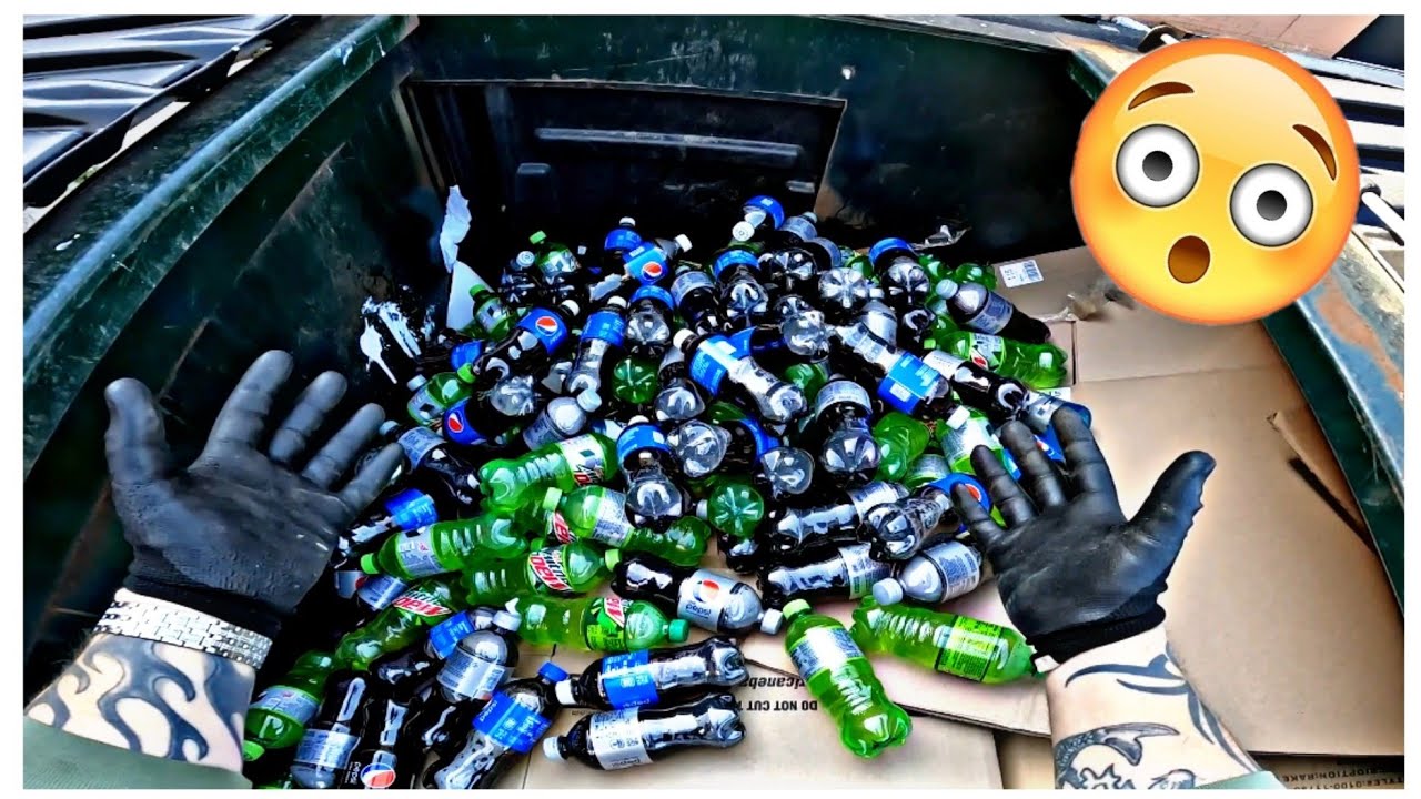 DUMPSTER DIVING - THIS DUMPSTER WAS PACKED FULL OF DRINKS!