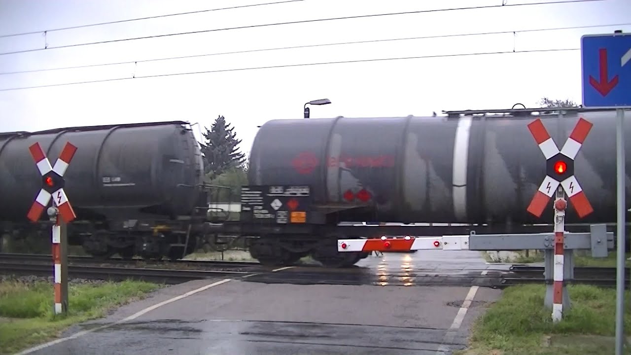 Spoorwegovergang Glaubitz (D) // Railroad crossing // Bahnübergang