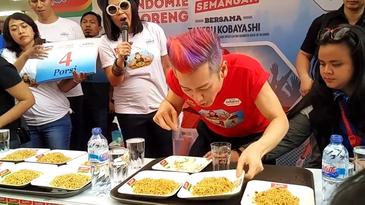 ANTARANEWS - Takeru Kobayashi habiskan 22 mie dalam 3 menit