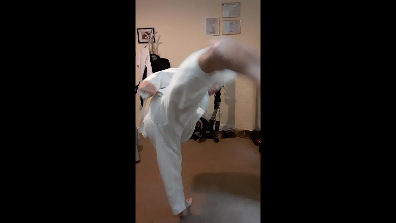 Let's learn karate. The Side Thrust Kick (Yoko Geri Kekomi) Learn at home Shotokan kicking technique