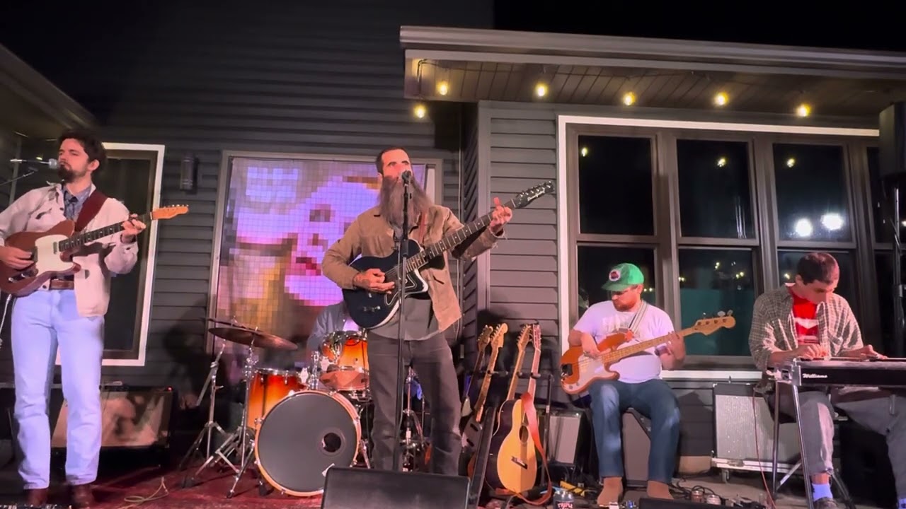 JP Harris “Beautiful World” (Devo cover) at the Hunky Dory 8/23/2025 (music at 1:50)