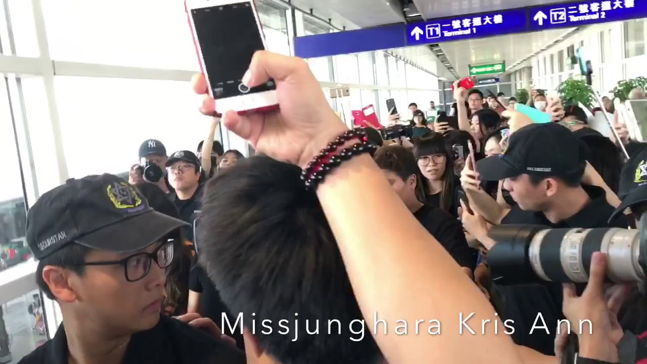 MAMAMOO Arrived at Hong Kong Airport 100217