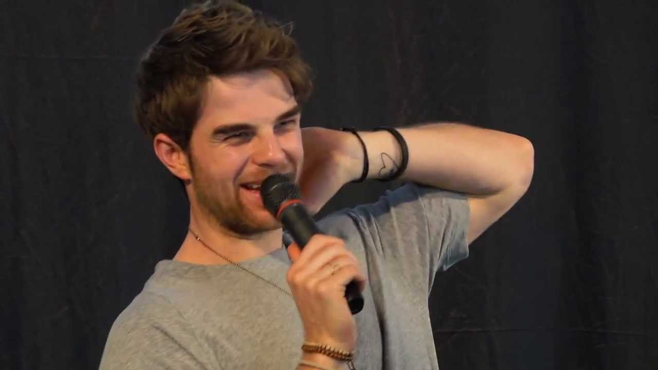 Nathaniel Buzolic (Kol) talks to the fans (Hungary.Budapest)