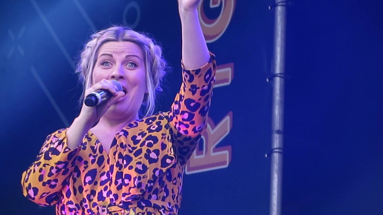 Louise Dearman singing Don't Forget Me