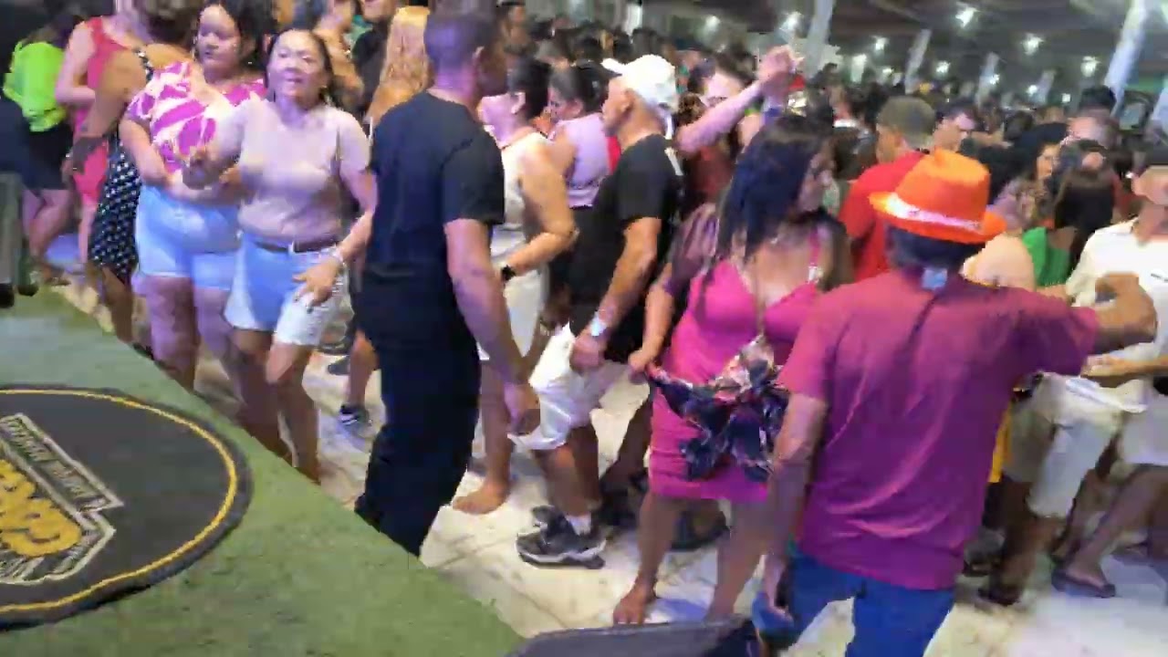 TOME SOLADOS DIRETO DO FORRÓ DO NEUDO HORIZONTE CEARÁ FORRÓ QUE SE GARANTE LOTAÇÃO