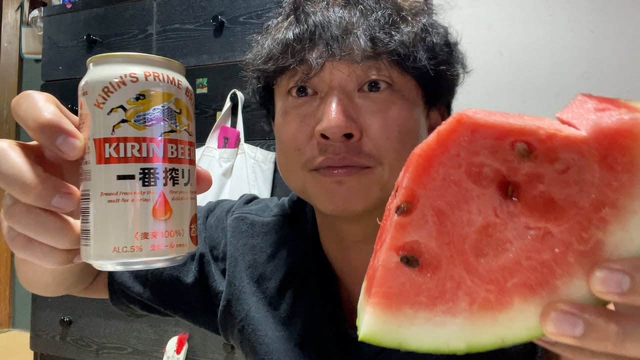 【実家飲み】暑い日は、冷えた缶ビールを片手に乾杯。