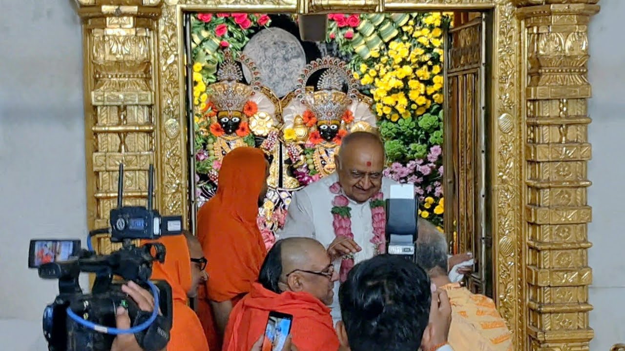 પ.પૂ મોટા મહારાજશ્રી.. દેવ દિવાળી .. મુકુટોત્સવ પૂનમ 05/11/2025 #Kalupur daily darshan 