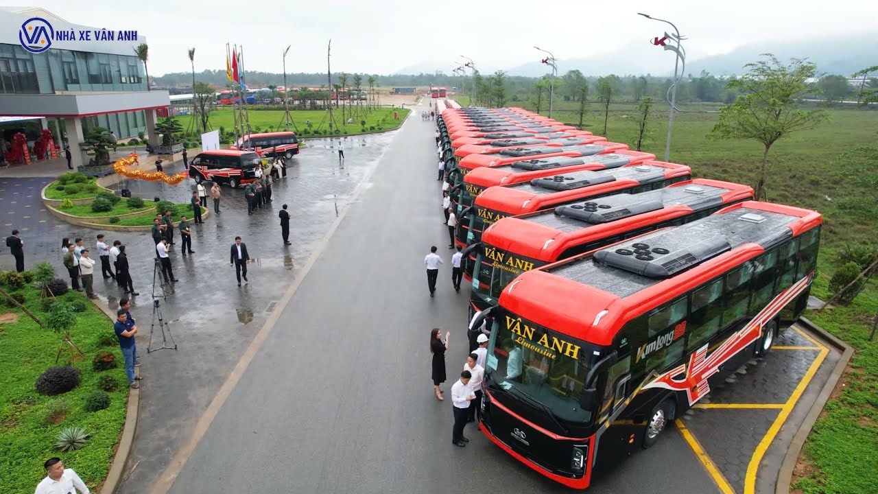 KHOẢNH KHẮC ẤN TƯỢNG TẠI BUỔI LỄ KÝ KẾT & BÀN GIAO XE GIỮA VÂN ANH lIMOUSINE VÀ KIM LONG MOTOR