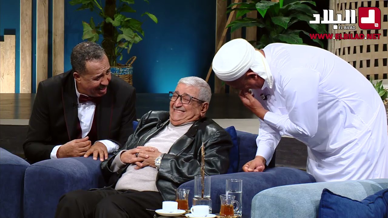 حزيم ومصطفى وحميد يعيدون تأدية مشهدا كوميديا من سلسلة بلا حدود في بلاطو رانا سهرانين