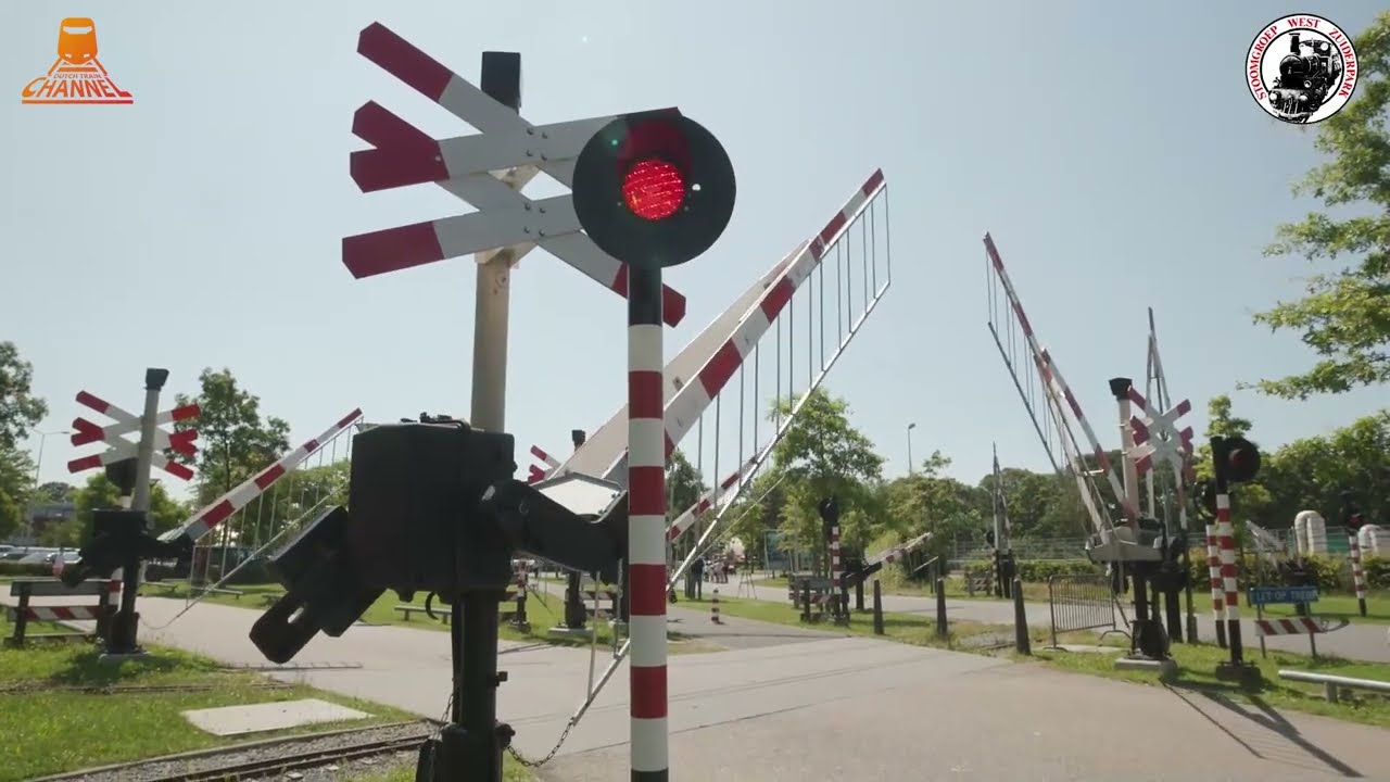 DUTCH RAILROAD CROSSING - Stoomgroep West Zuiderpark - Den Haag