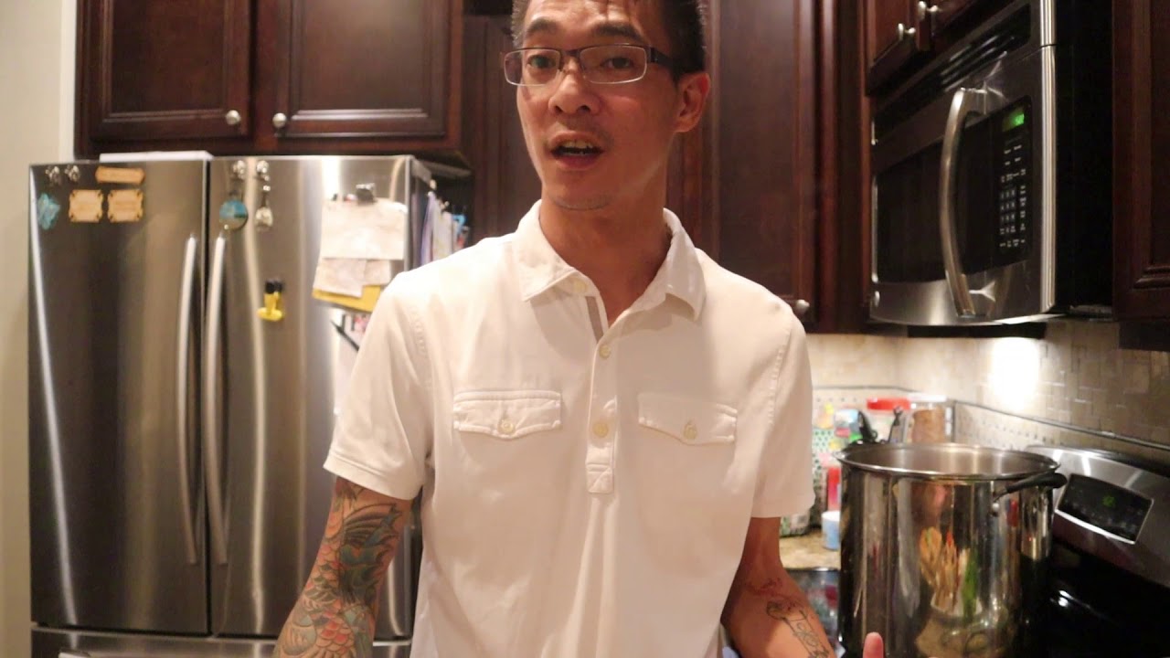 Vietnamese Crab Noodle Soup ( Bun Rieu )