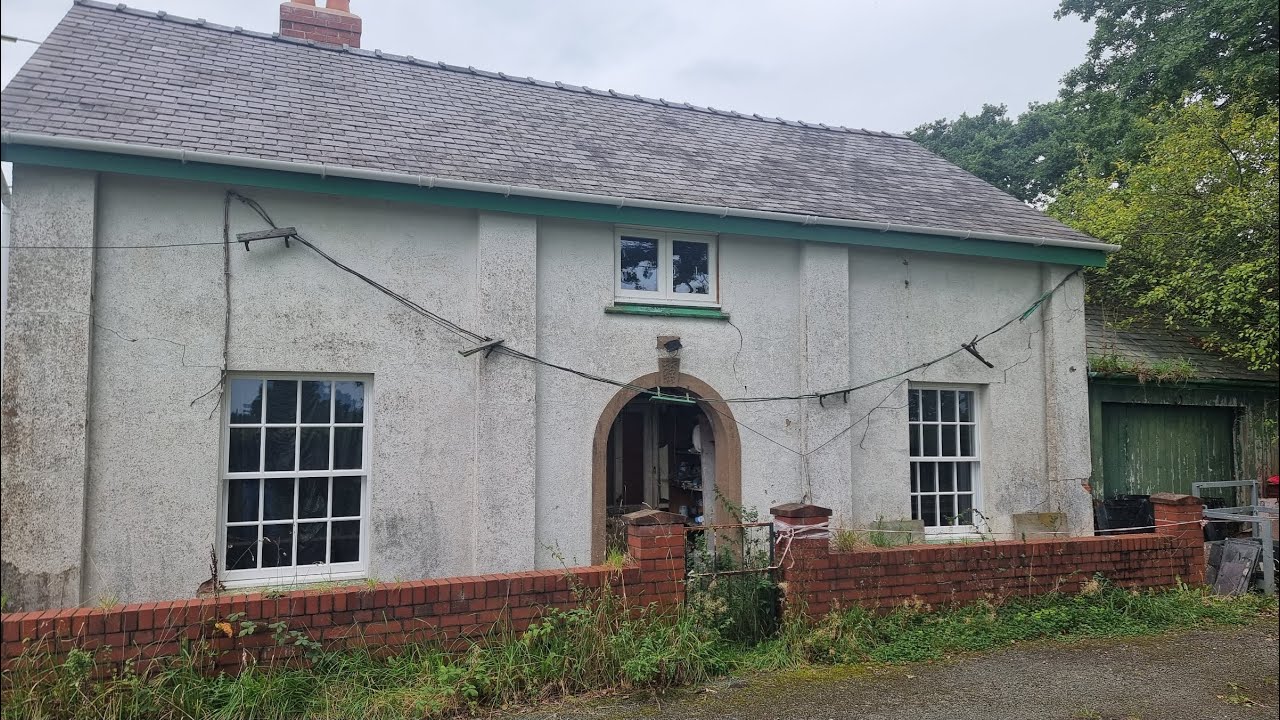 WE VISIT THIS OLD WELSH COTTAGE. ALL HIS BELONGINGS STILL INSIDE!!!