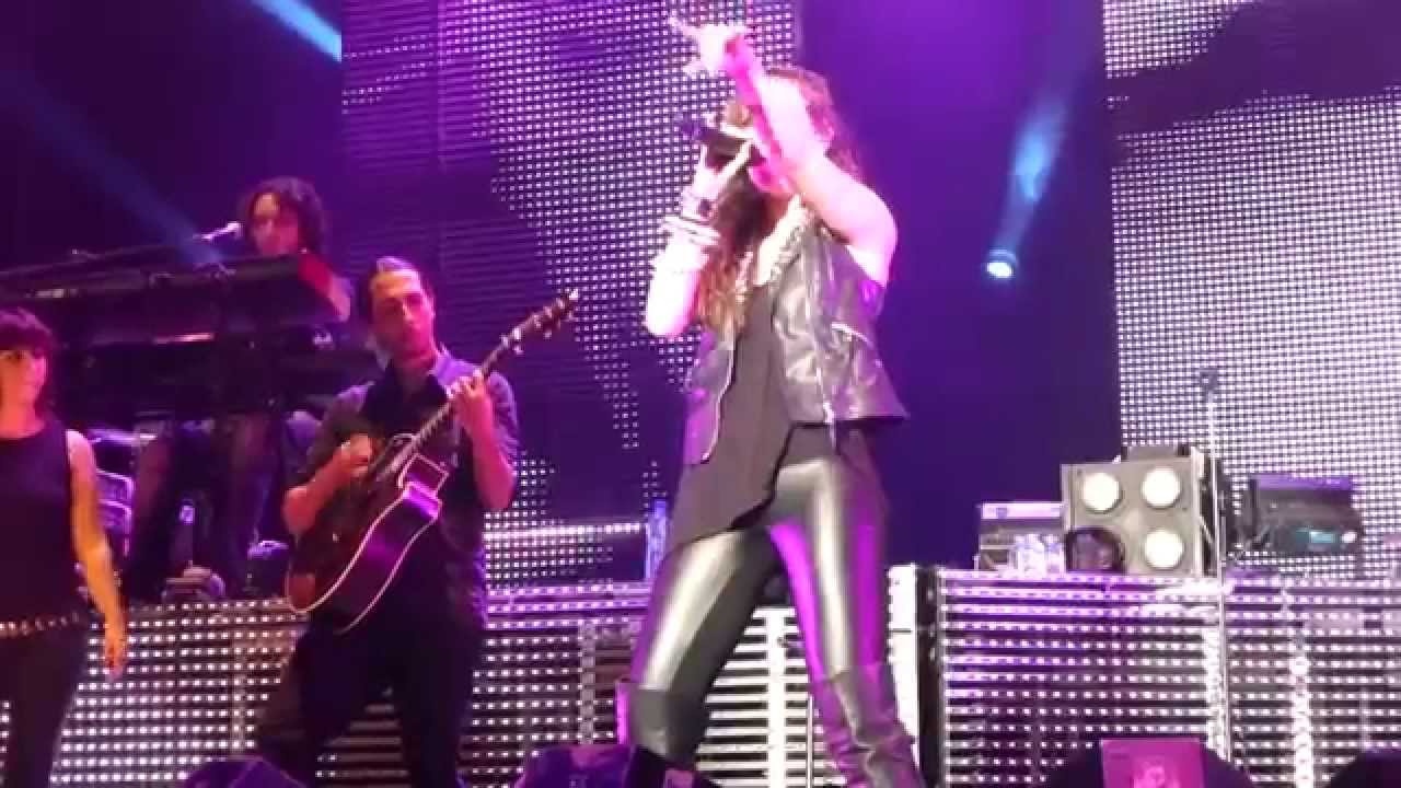 Malú - A Esto Le Llamas Amor [Tour Guerra Fría, Marbella 2013]