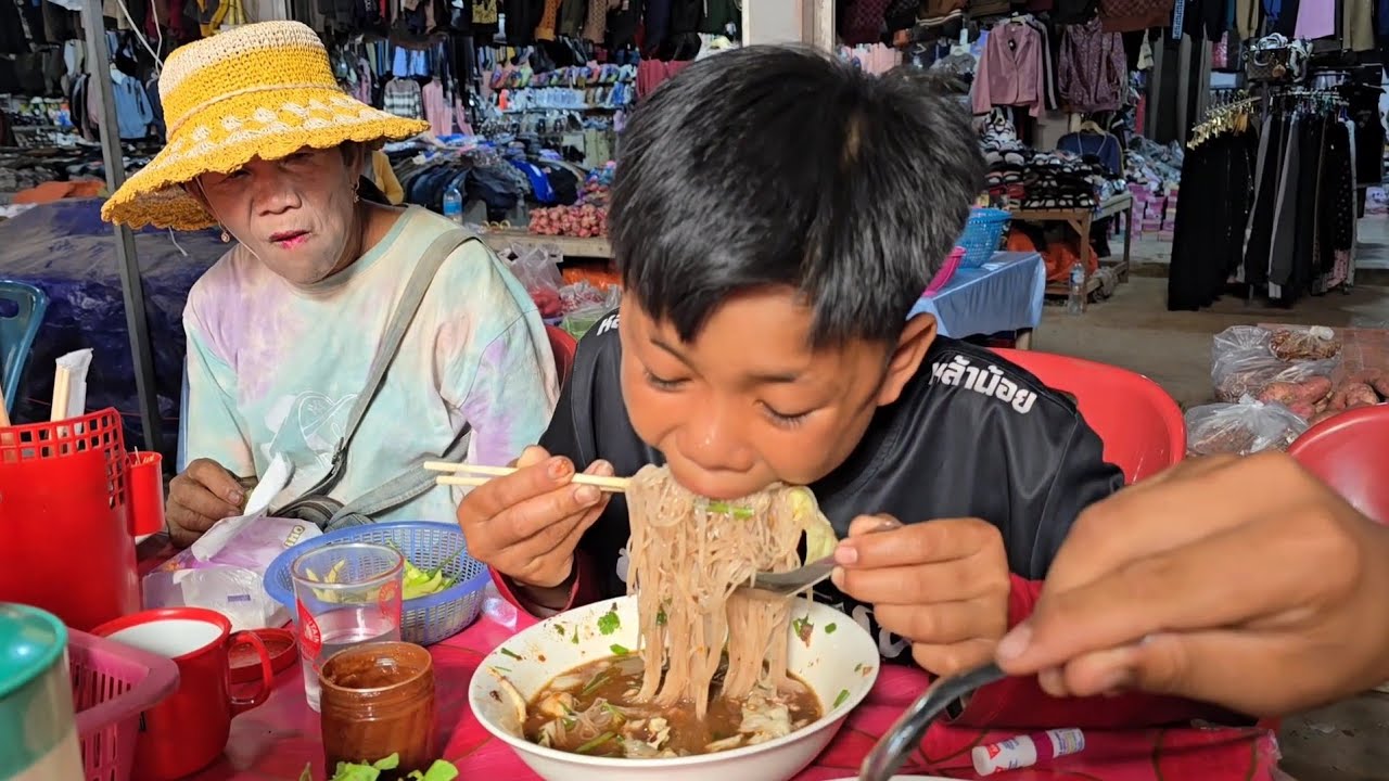 บักเวียกินแซบ สรุป..ก๋วยเตี๋ยวมันแซบหรือมึงหิว 😅😅โพดโพอีหลี 