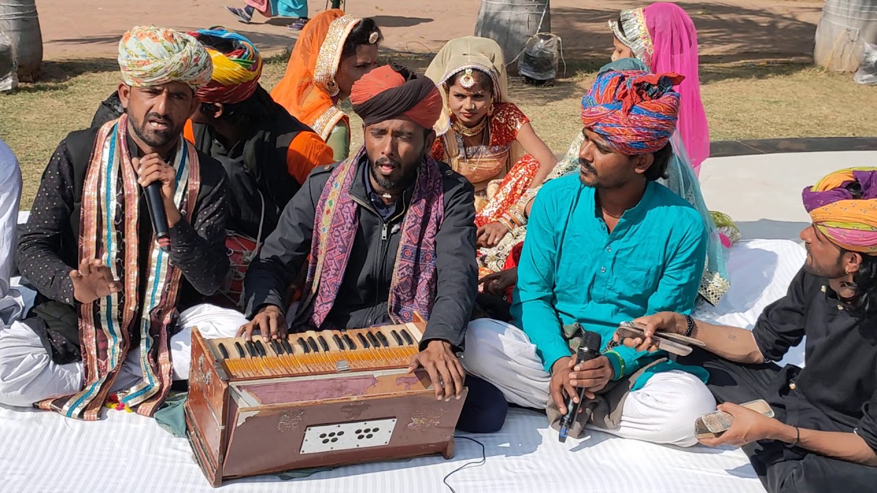 Village singers singing folk song in marriage party ! Just amazing ! Khadtaal ! Harmonium ! Tabla !