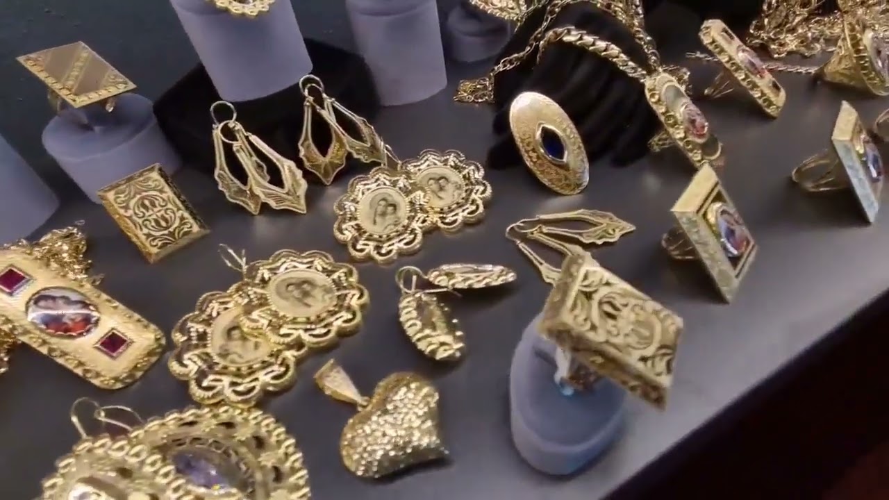 Kr&aacute;ľovsk&eacute; Zlato nov&aacute; predajňa 14K zlat&eacute; &scaron;perky 585/1000