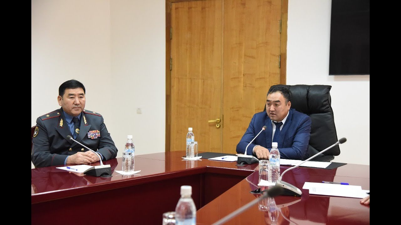 Первый замминистра внутренних дел Суйунбек Омурзаков подал в отставку в связи с участием на выборах