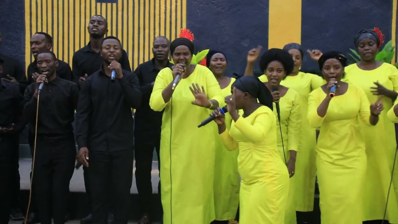 CHORALE IRIBA MU GITERANE CYA CHORALE SALEM MBEGA INDIRIMBO NZIZA WEEEEEE