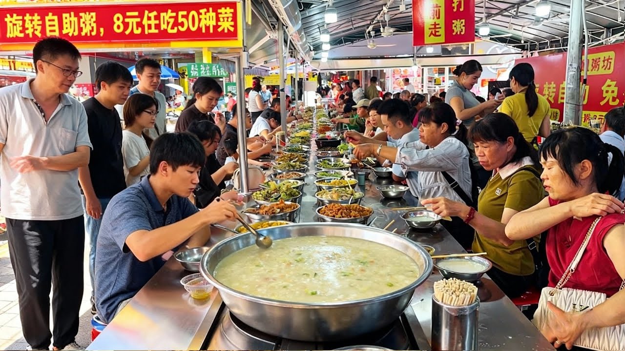 广西“穷人乐”美食，最火爆最便宜的美食小吃，物价超便宜，仿佛回到90年代的物价。2.5元的小笼包，2元一碗的云吞，5元一碗桂林米粉，1.5元一条的卷筒粉，3元一个大肉粽，8元自助粥，15元一碗半只鸡粉