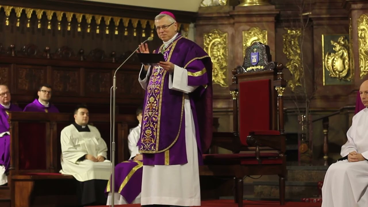 - Przez tydzień nie mówmy źle o innych. Sam to zastosowałem - biskup Andrzej Siemieniewski.