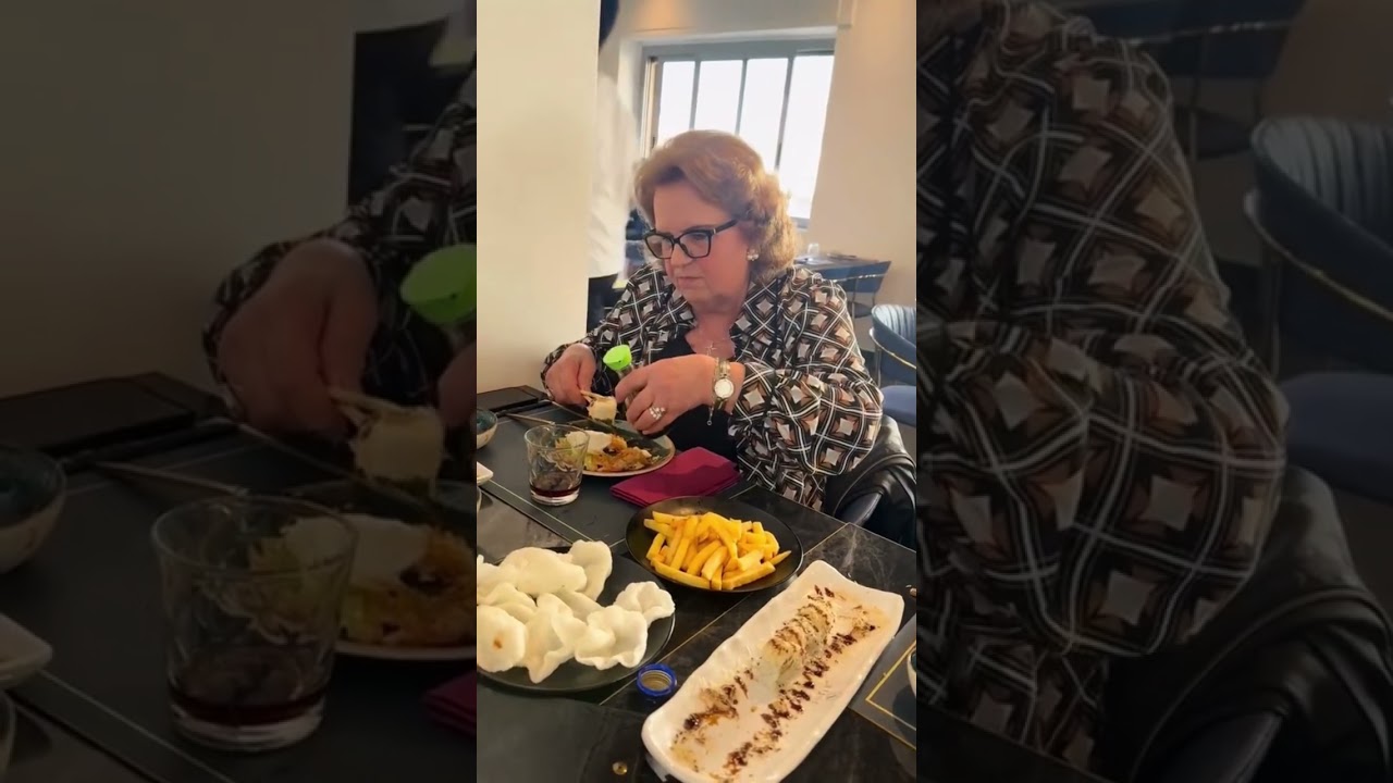 Nonna calabrese al sushi per la prima volta con tanto di bacchette 🥢 #calabria #perte #sushi #nonna
