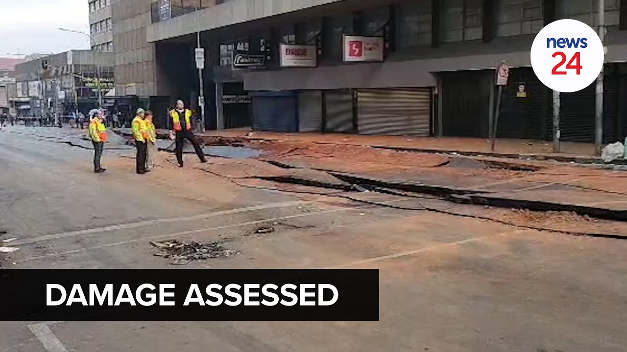 WATCH’ | ‘Please leave…it’s dangerous’: Police ask onlookers to leave Bree street after explosion