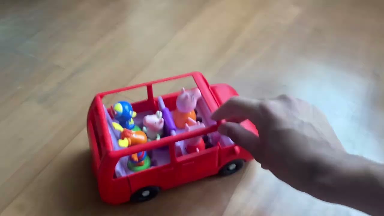 Mummy Pig Takes Peppa, Evie, Pablo and Tyrone for a Ride in the Big Red Car