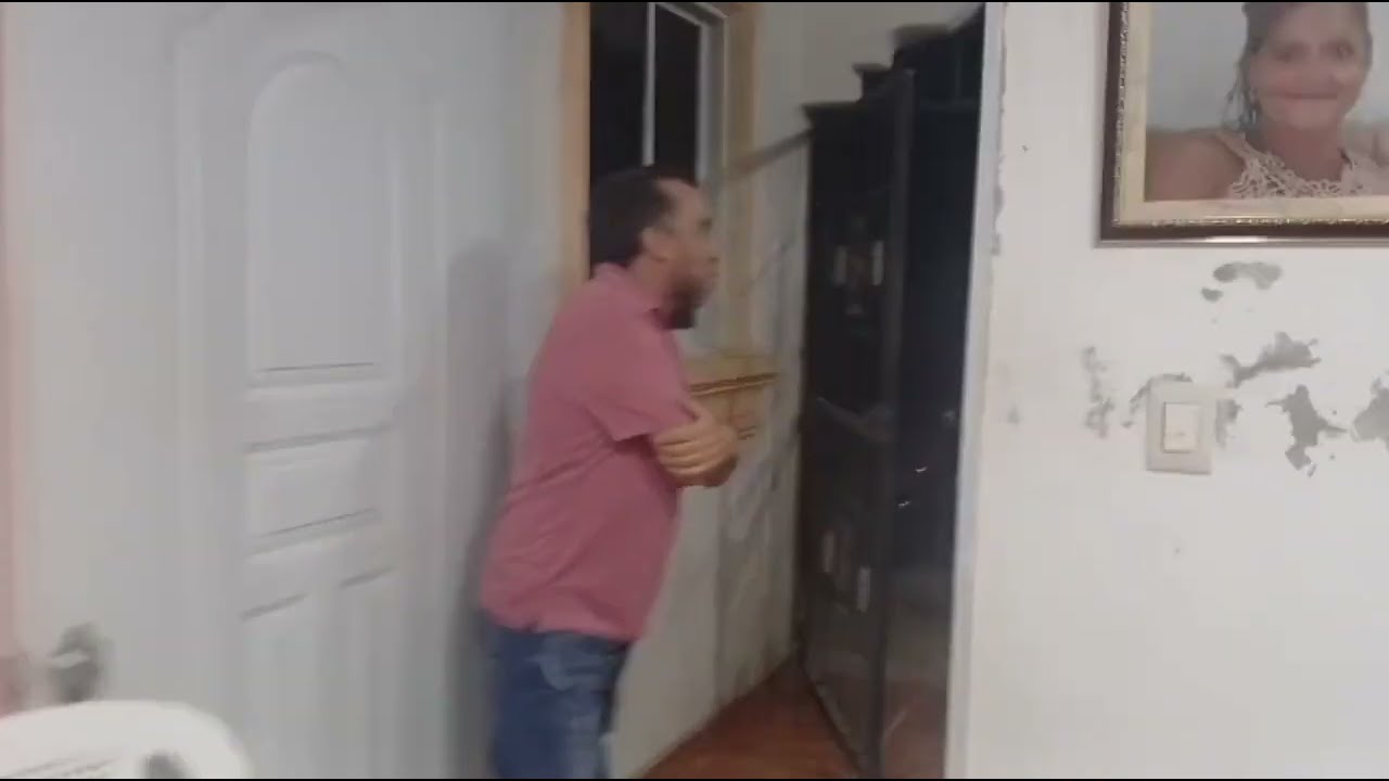 La sombra reaparece otra vez y se tira en la noche en casa de Nancy 🙆☕.