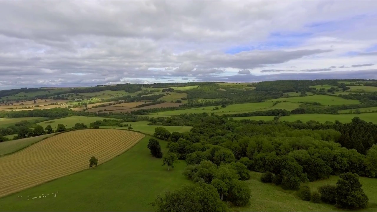 FPV Phantom 4 flight over The Cotswolds