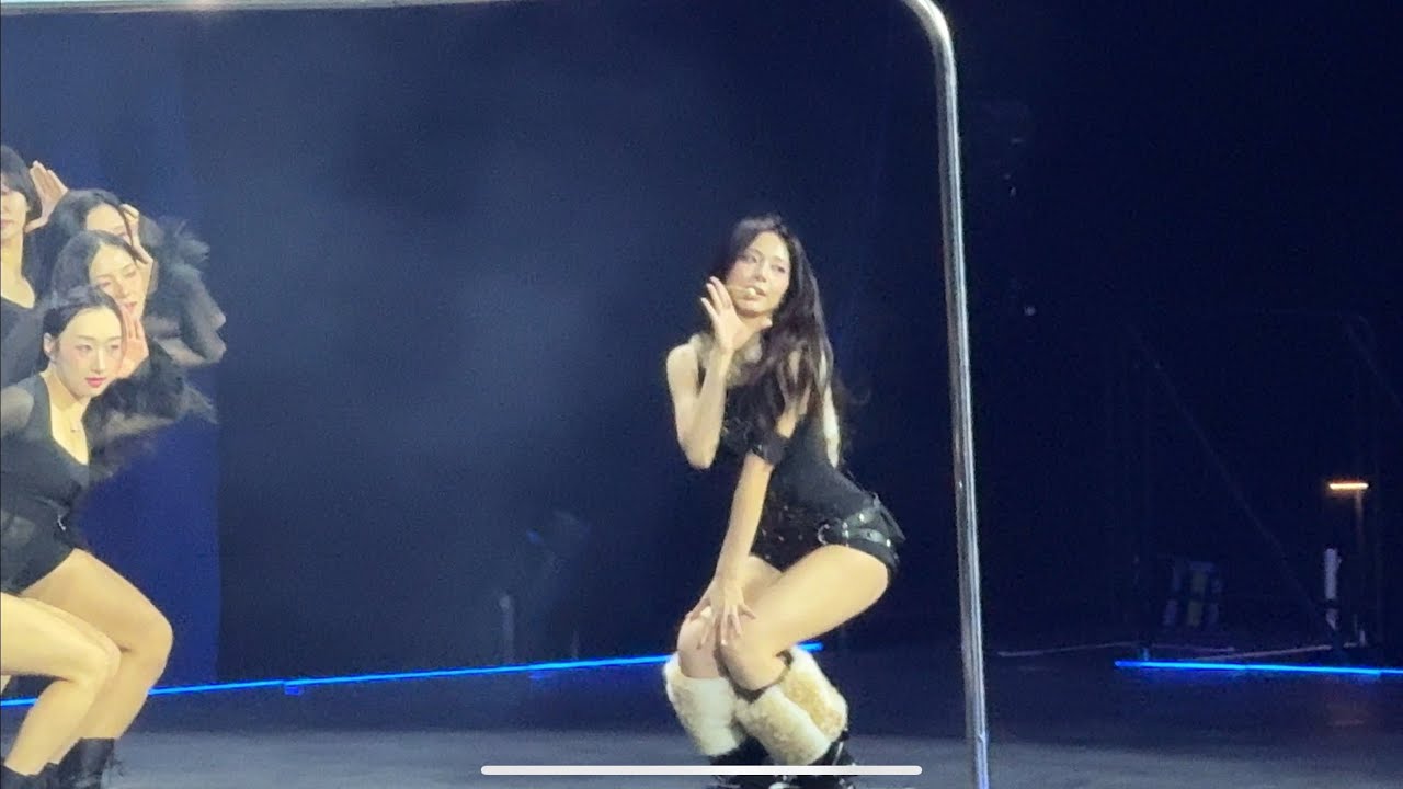 [FANCAM] 2-18-26 - Twice – THIS IS FOR TOUR - New York Day 1 – Tzuyu Solo Stage - Dive In