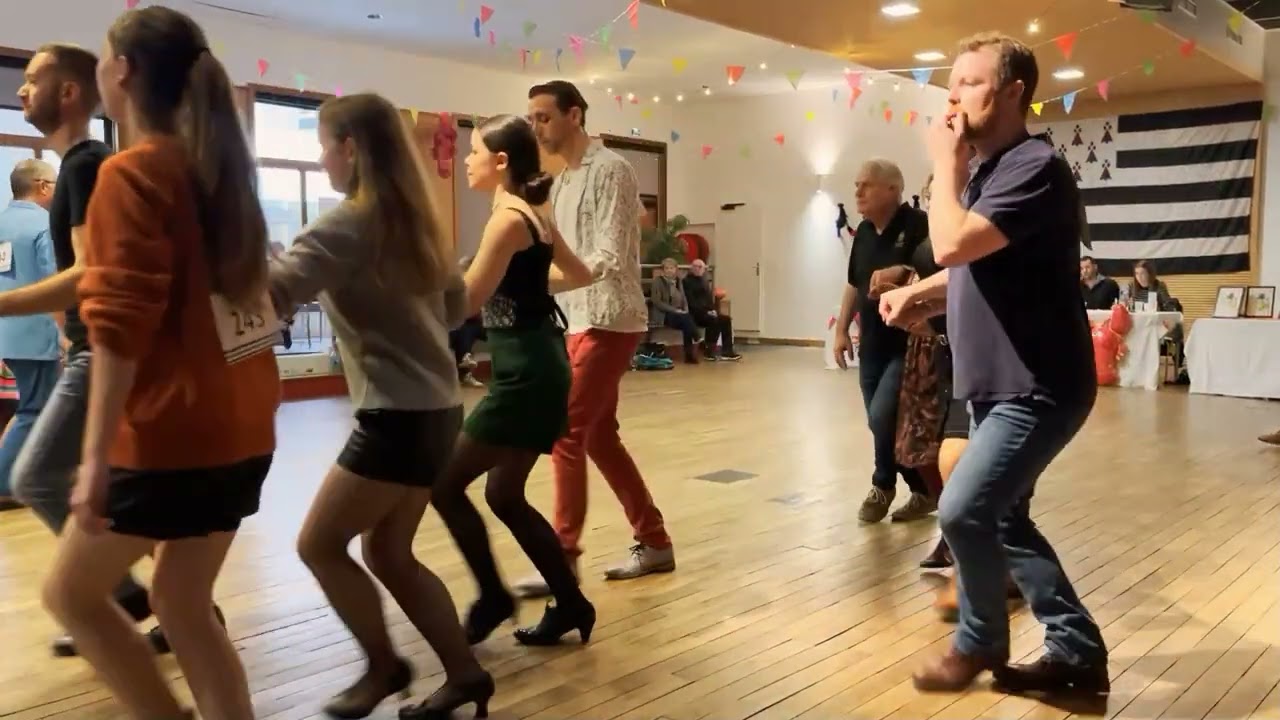 Danse bretonne : gavotte de l'Aven à la mode de Clohars Carnoët (finale 2024) avec Dufleit/Gauthier