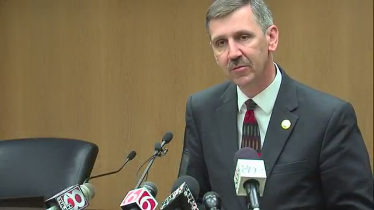 Tulsa police officer Betty Shelby charged with first degree manslaughter in death of Terence Crutche